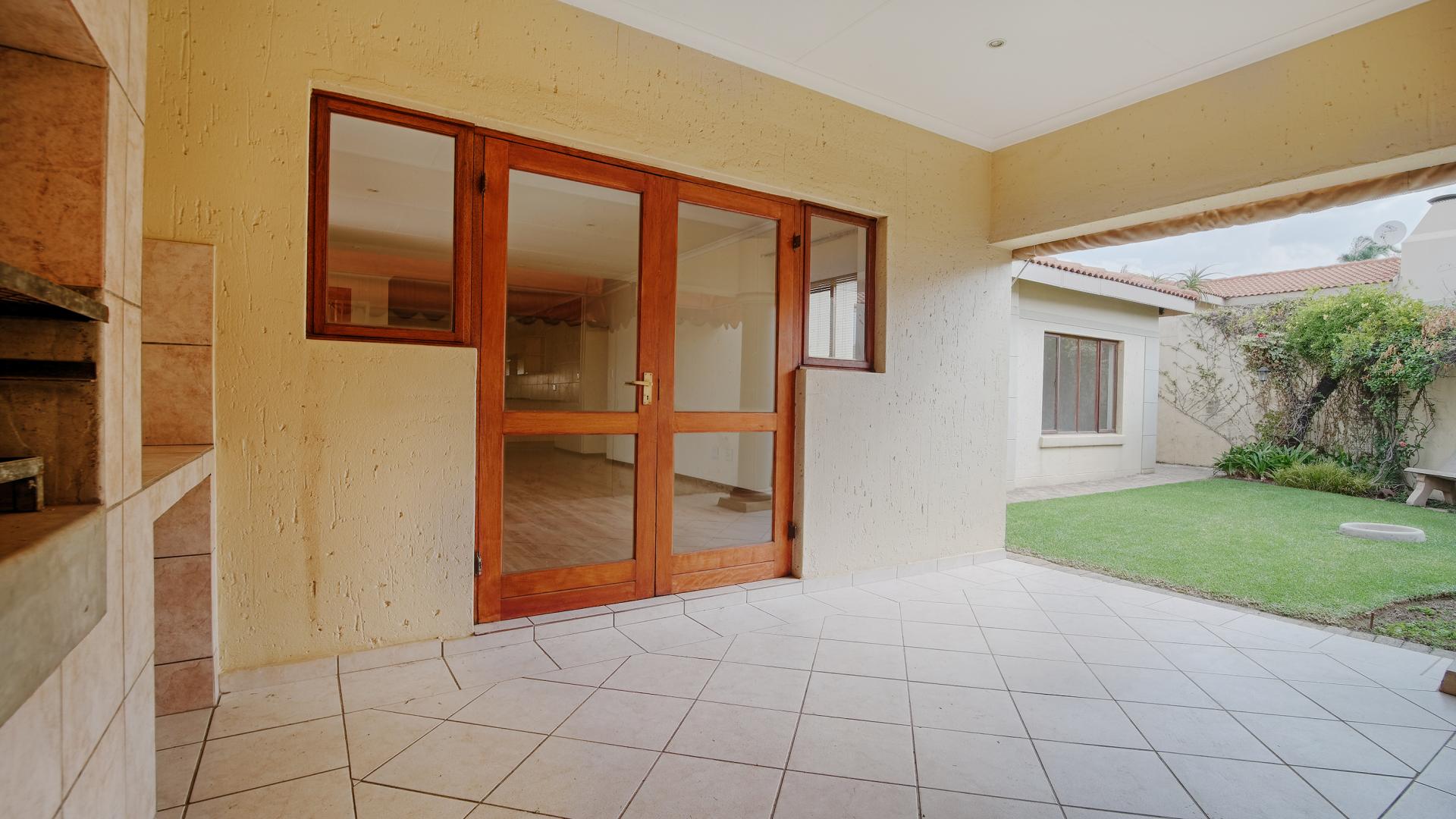 Patio - 20 square meters of property in Silver Lakes Golf Estate