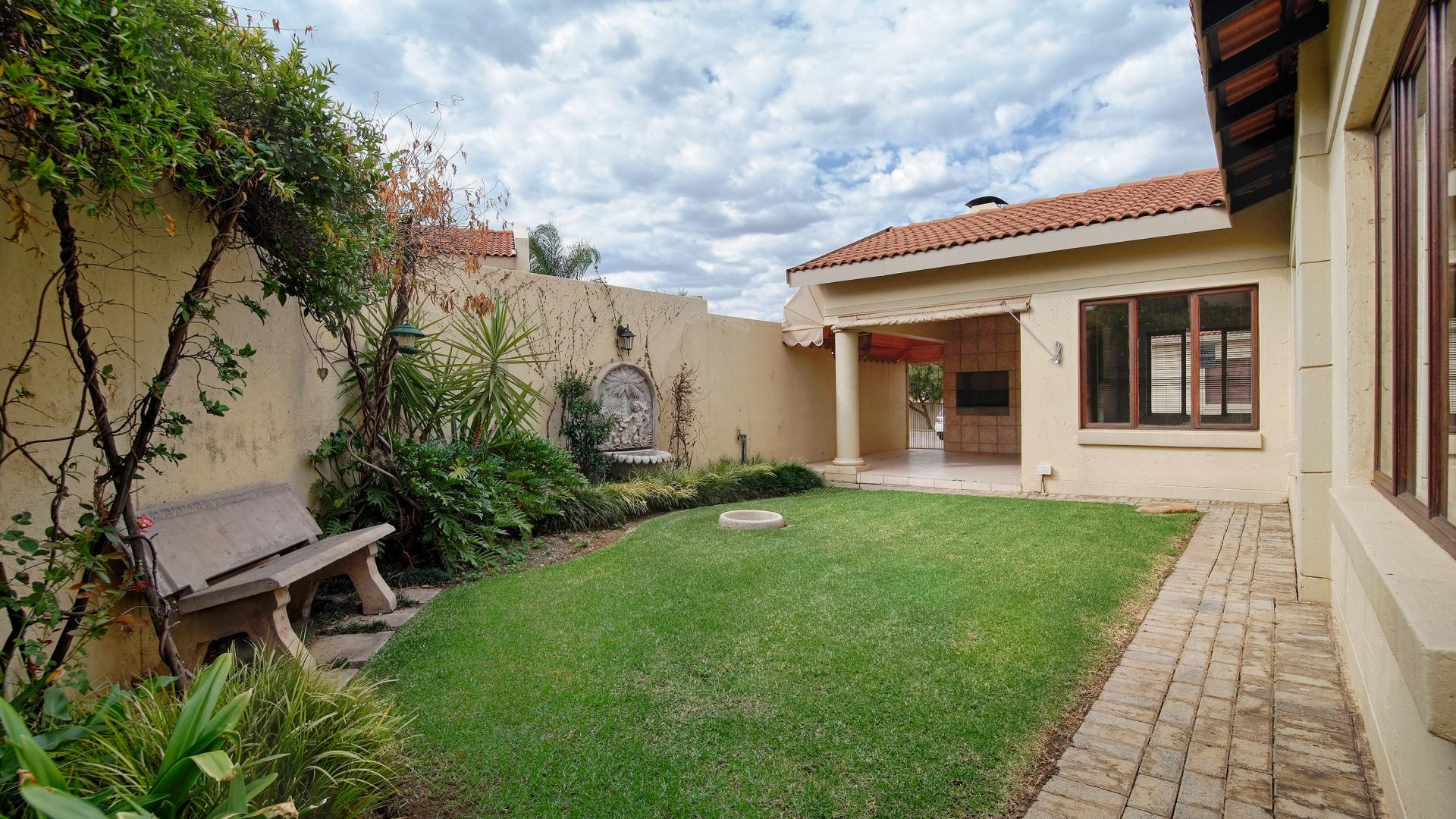 Garden of property in Silver Lakes Golf Estate