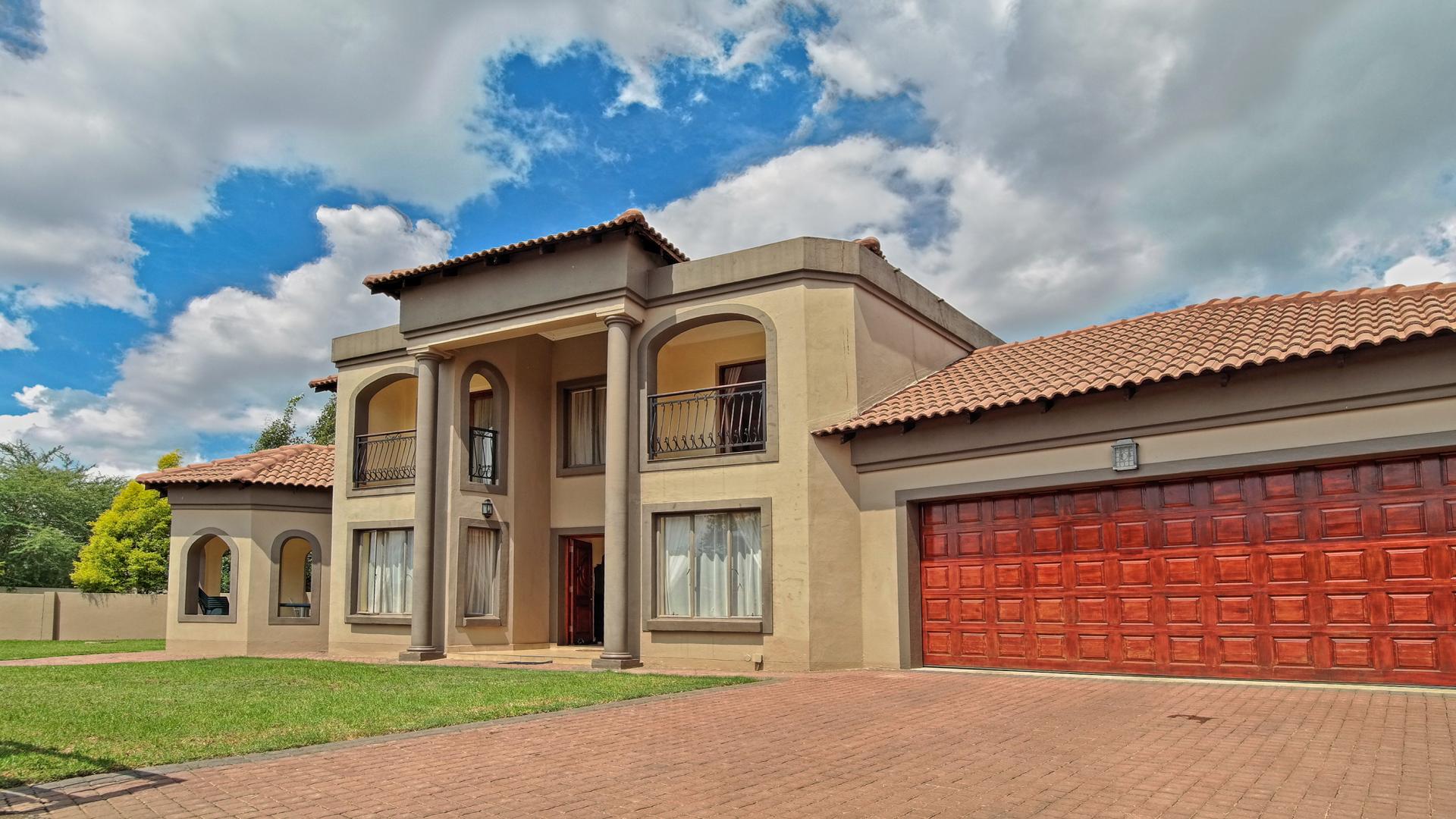 Front View of property in Willow Acres Estate