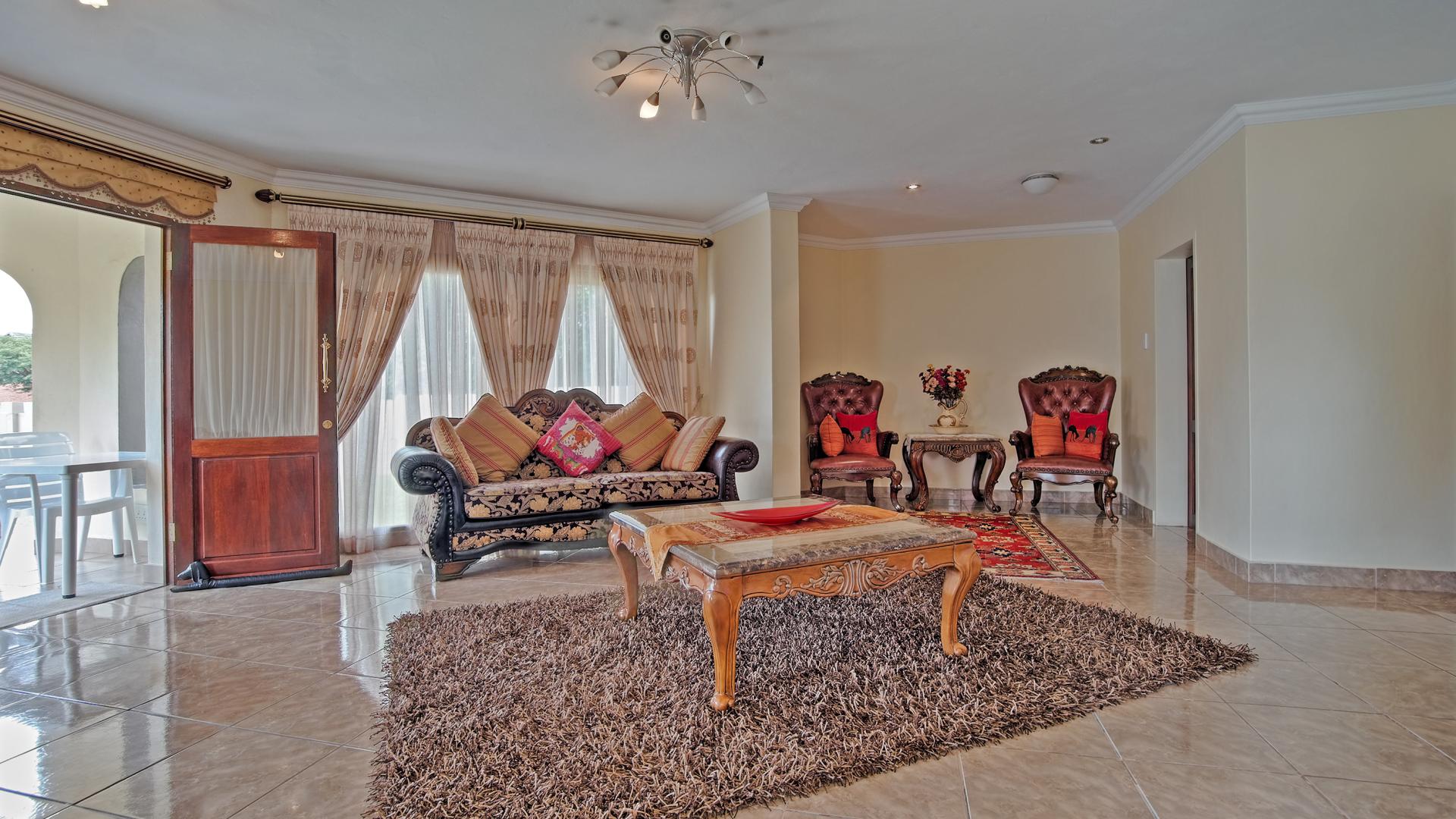 Lounges of property in Willow Acres Estate