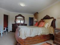 Main Bedroom of property in Willow Acres Estate