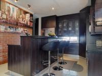Kitchen - 17 square meters of property in Newmark Estate