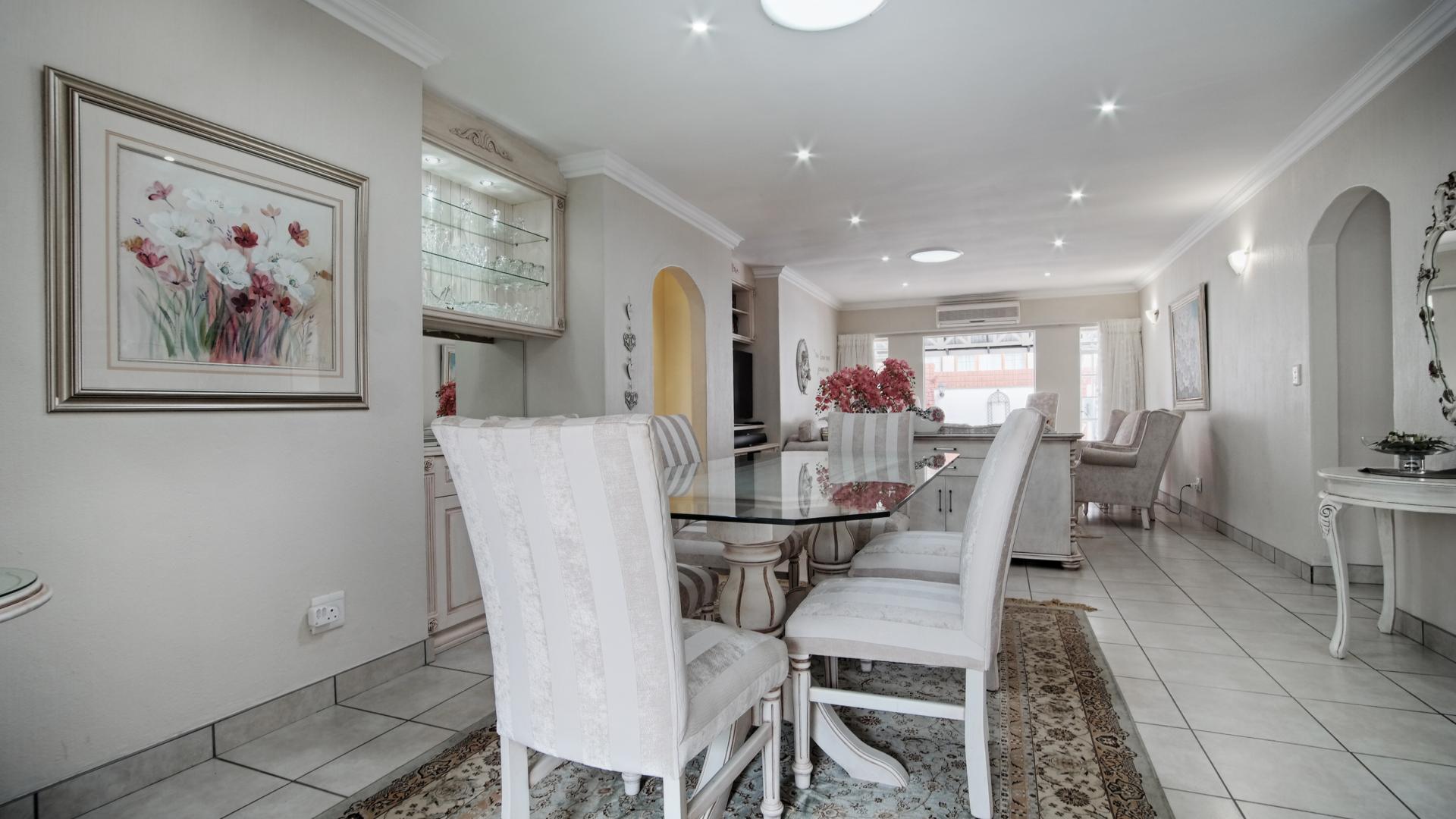 Dining Room - 17 square meters of property in Silver Lakes Golf Estate