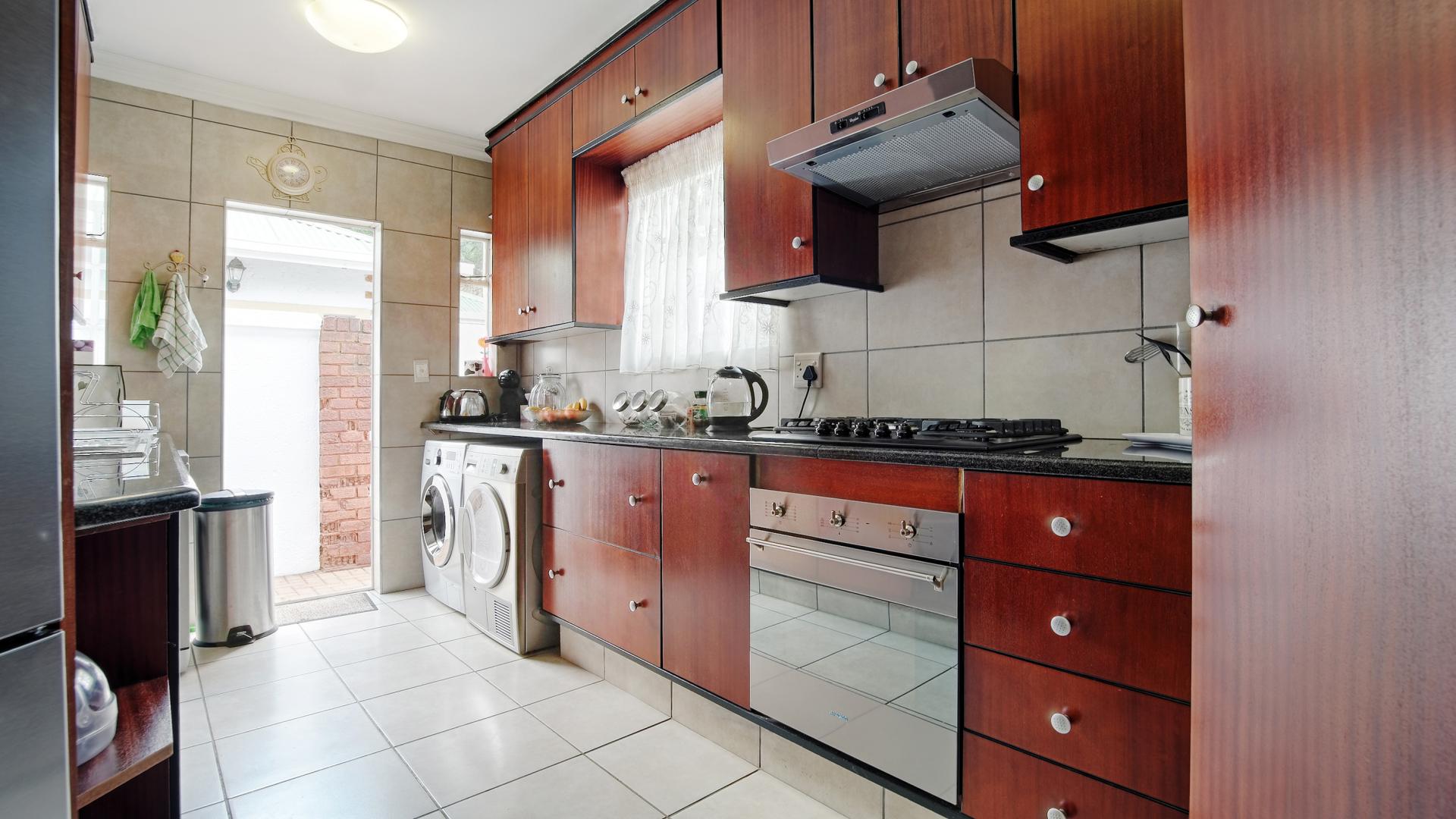 Kitchen - 11 square meters of property in Silver Lakes Golf Estate