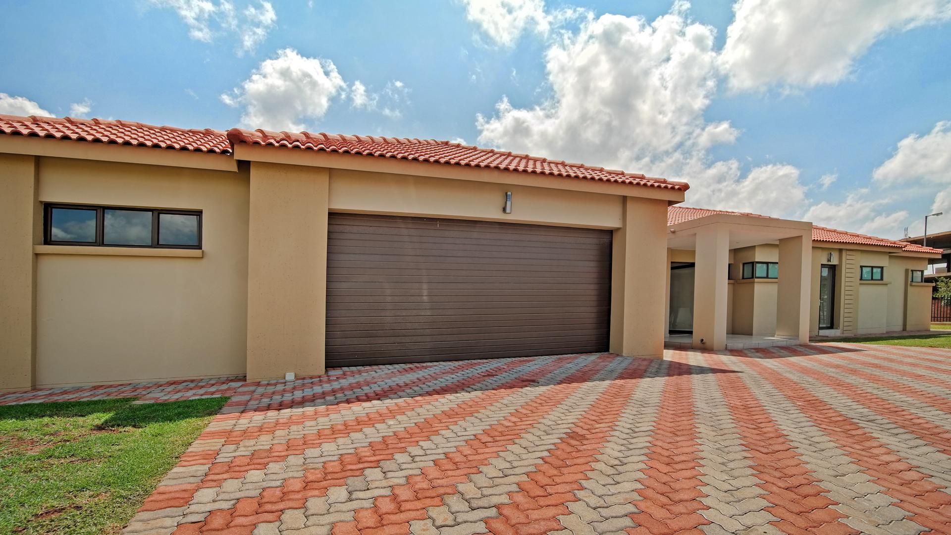 Front View of property in Willow Acres Estate