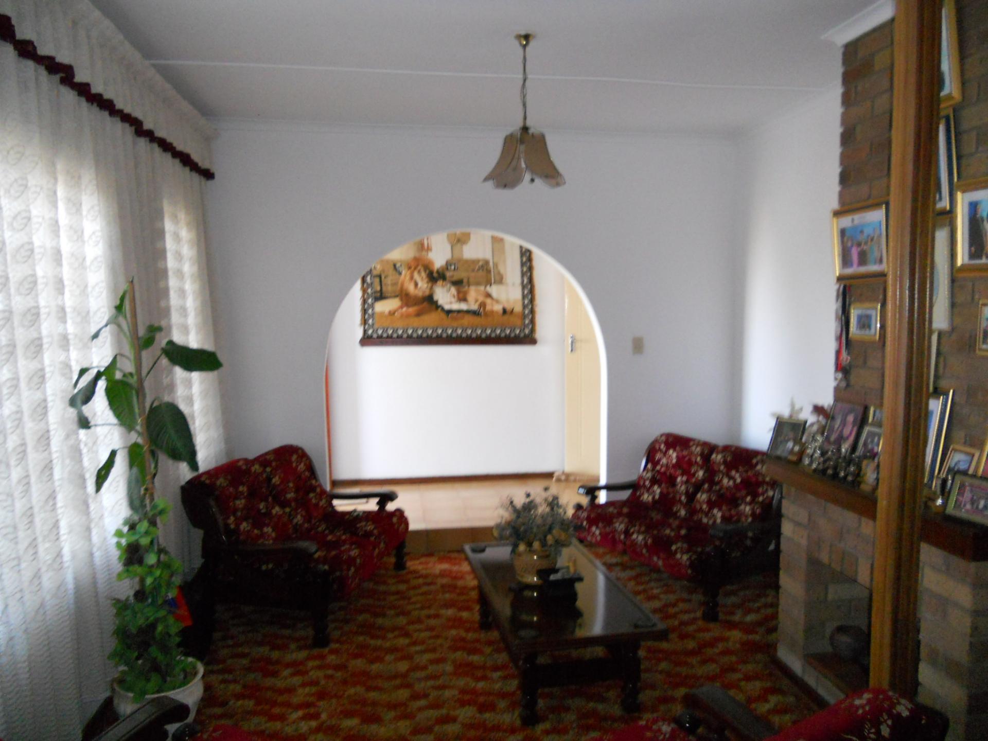 Lounges - 21 square meters of property in Belfort