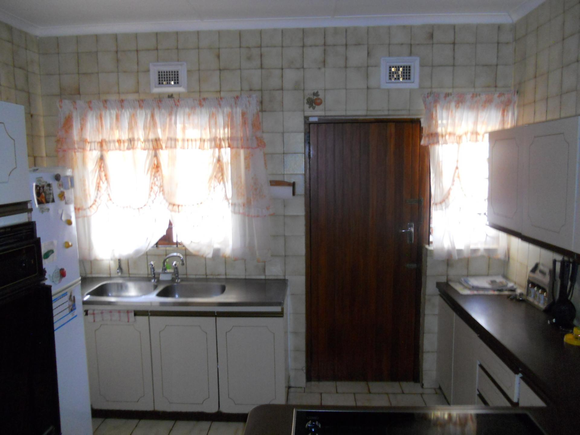 Kitchen - 12 square meters of property in Belfort