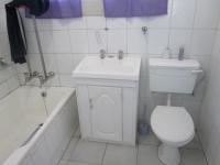 Bathroom 1 - 9 square meters of property in Bardene
