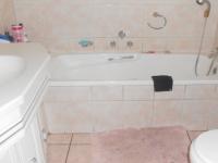 Main Bathroom - 6 square meters of property in Parkrand