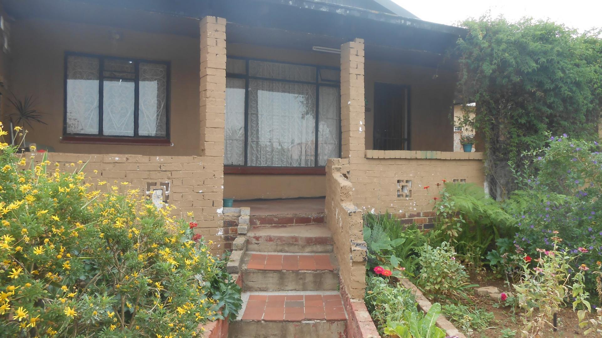 Front View of property in Bosmont