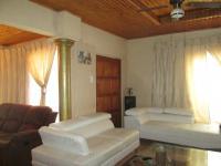 Lounges - 19 square meters of property in Unitas Park