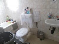 Main Bathroom - 5 square meters of property in Unitas Park