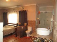 Main Bathroom - 13 square meters of property in Three Rivers