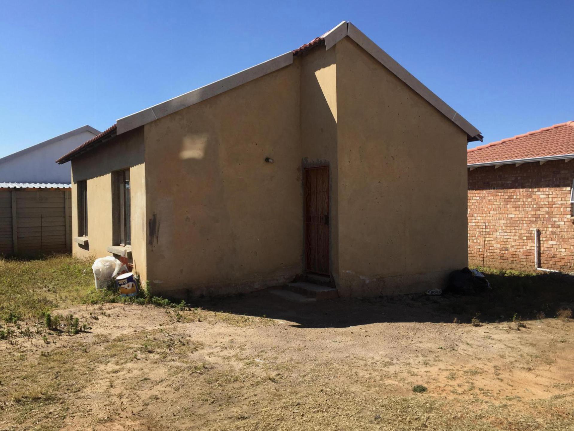 Front View of property in Hlanganani Village