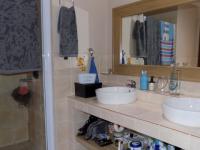 Main Bathroom - 12 square meters of property in Culturapark