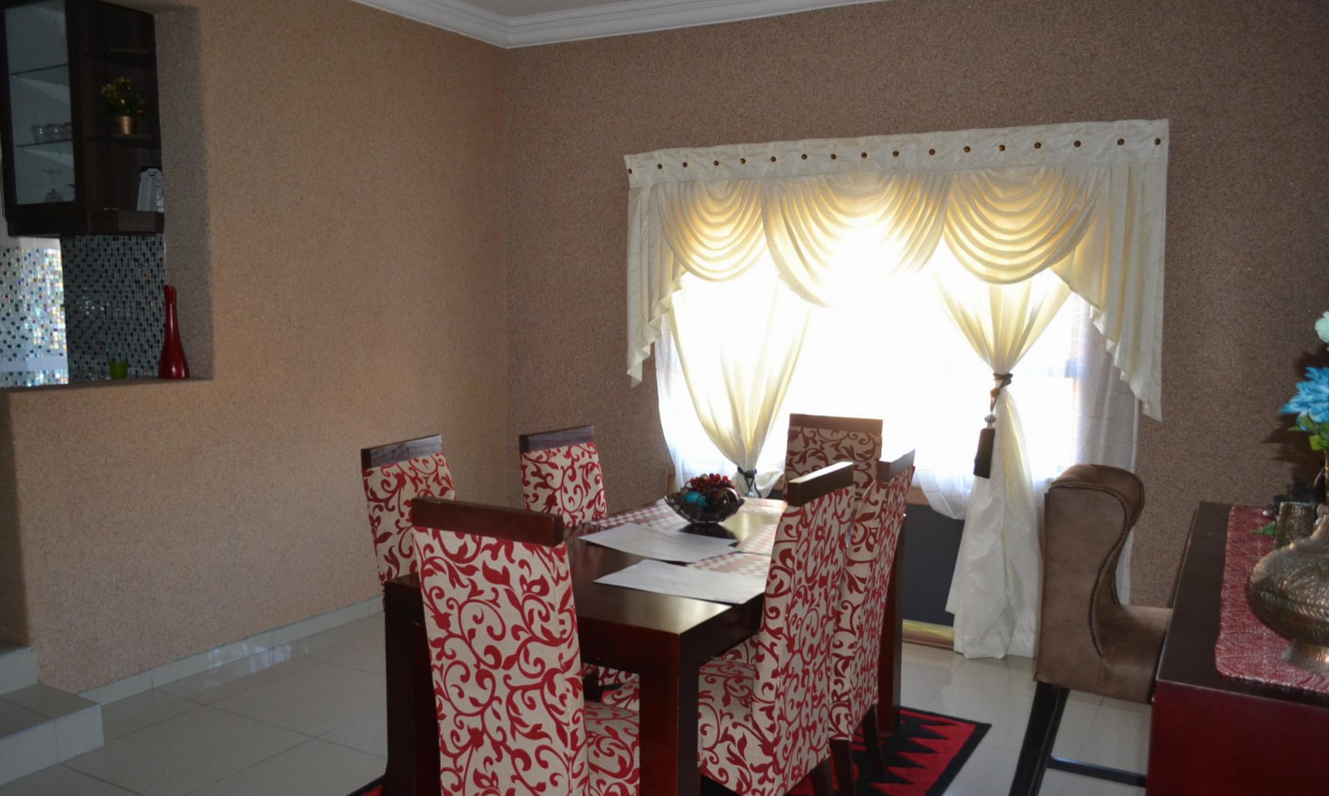 Dining Room - 26 square meters of property in Kosmosdal