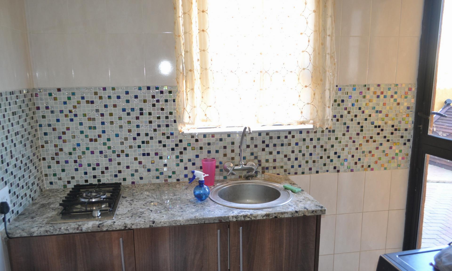 Scullery - 13 square meters of property in Kosmosdal