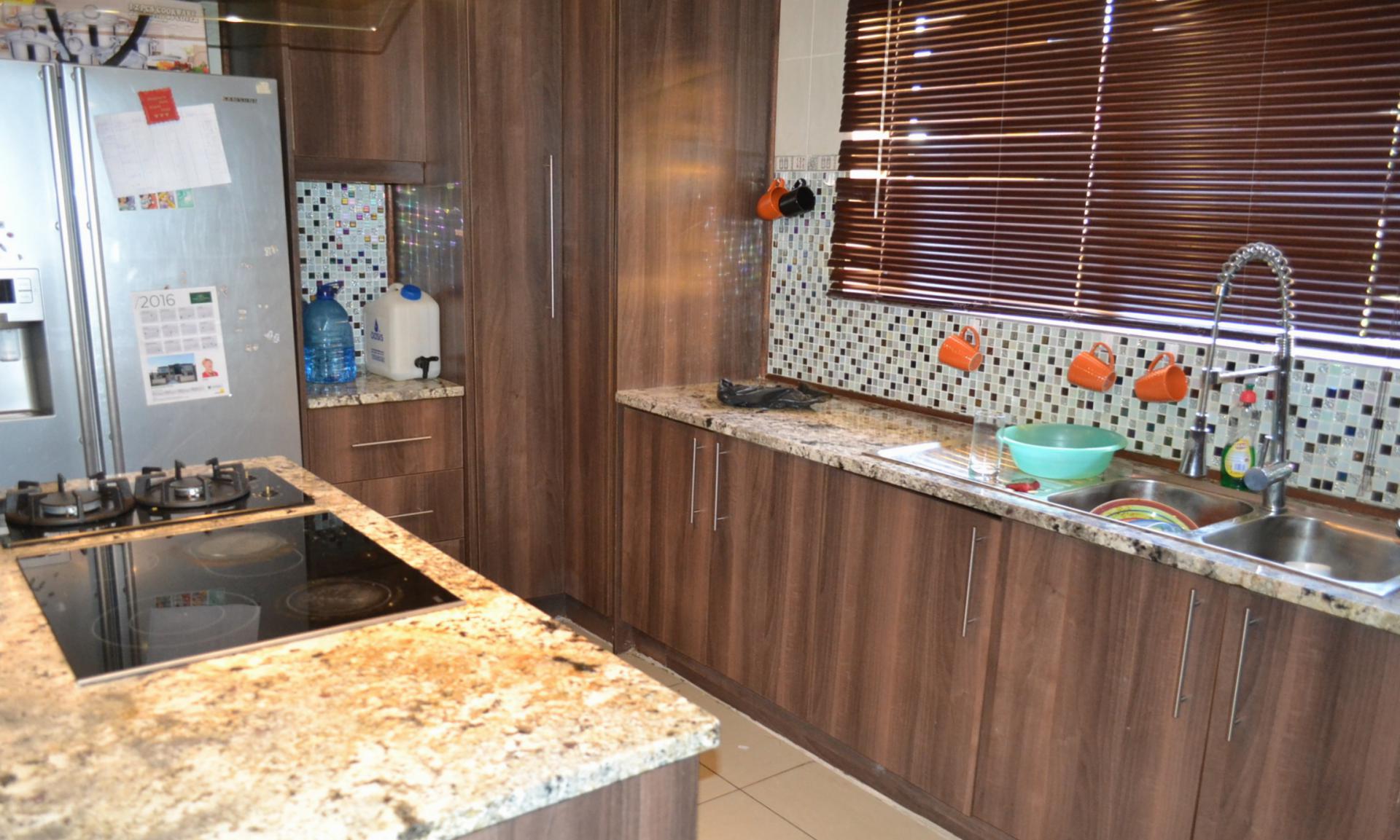 Kitchen - 26 square meters of property in Kosmosdal