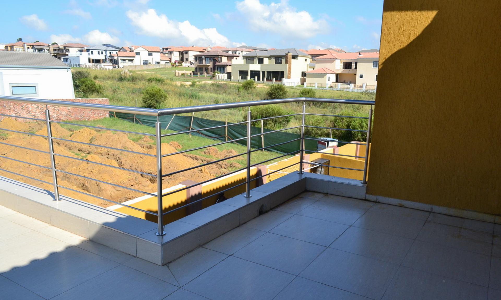 Balcony - 103 square meters of property in Kosmosdal