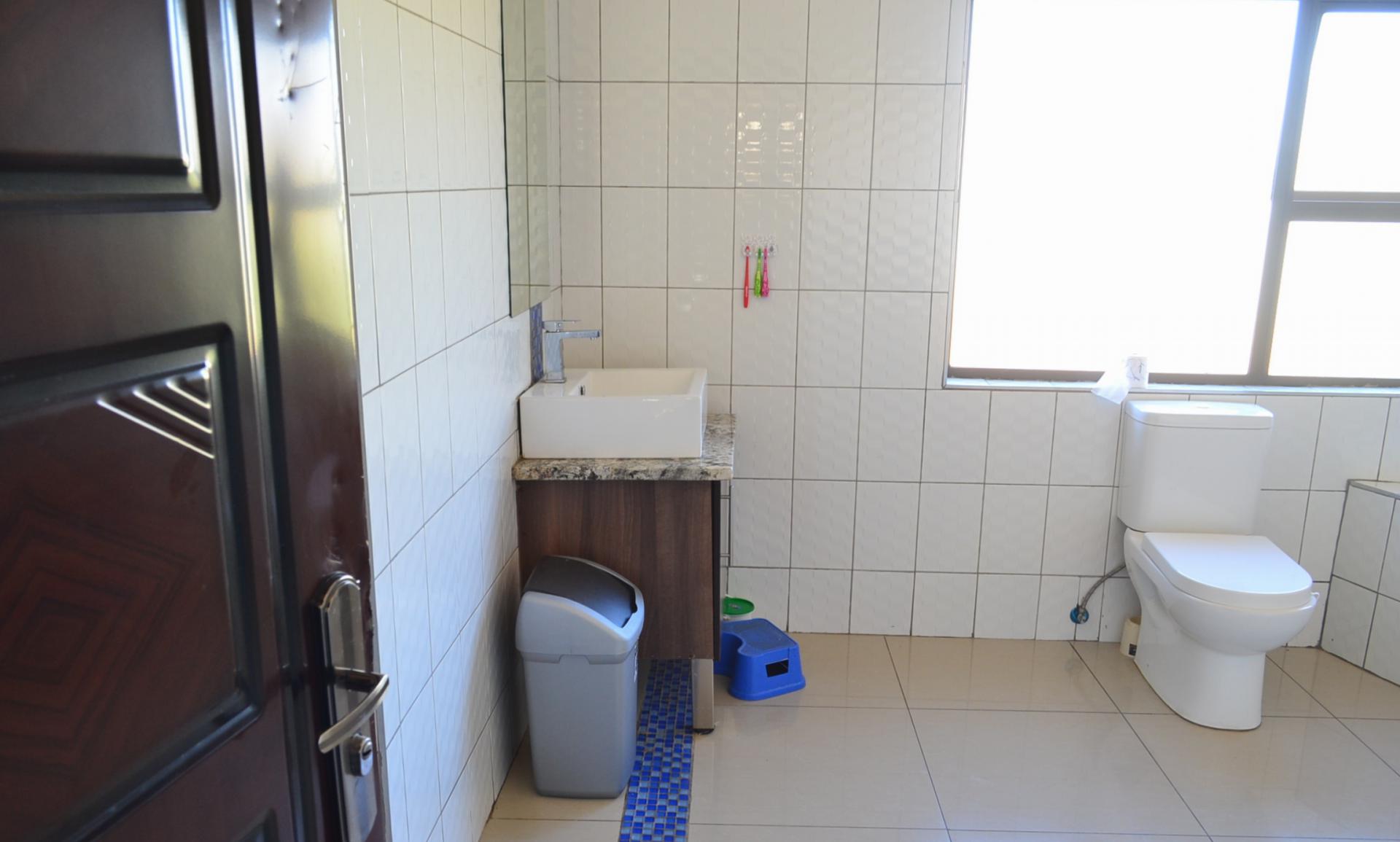 Bathroom 2 - 13 square meters of property in Kosmosdal