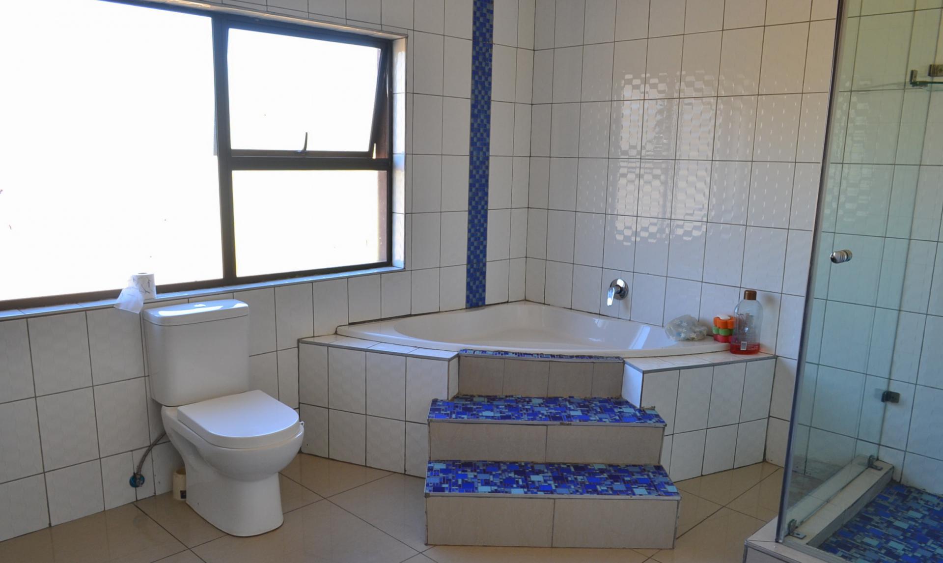 Bathroom 2 - 13 square meters of property in Kosmosdal