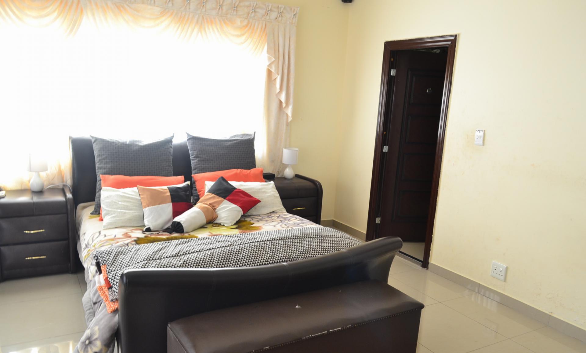 Main Bedroom - 37 square meters of property in Kosmosdal