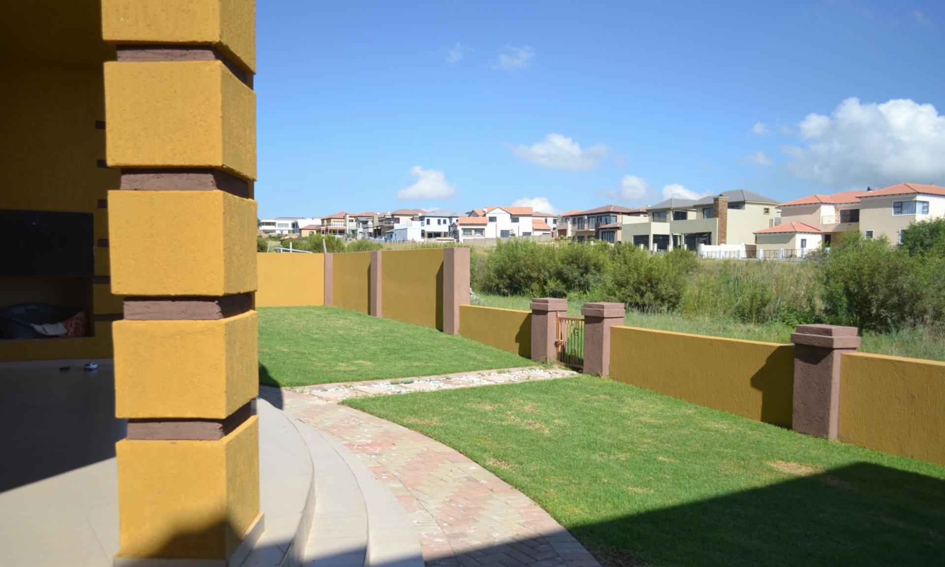 Patio - 49 square meters of property in Kosmosdal