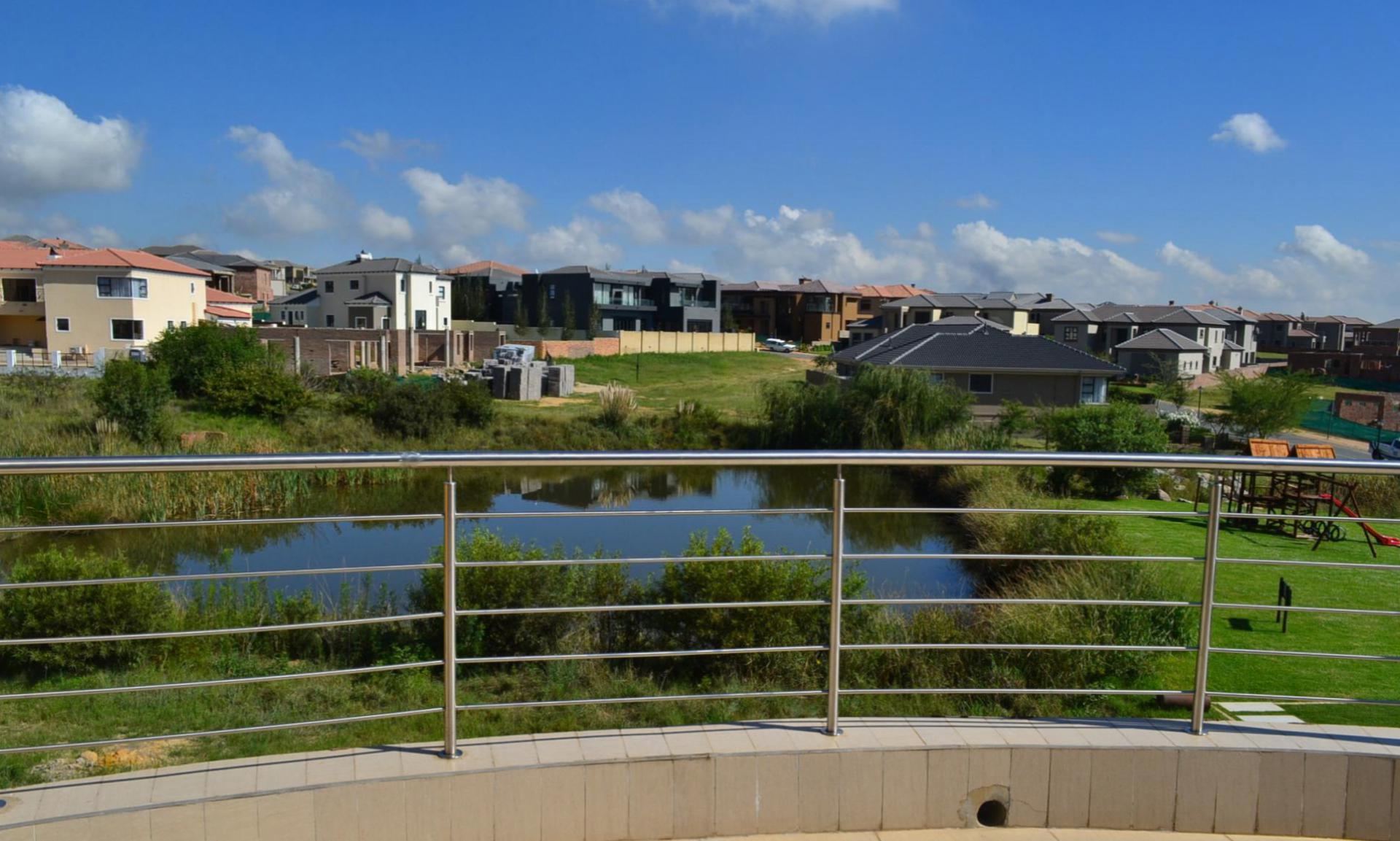 Balcony - 103 square meters of property in Kosmosdal