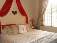 Main Bedroom - 18 square meters of property in Geelhoutpark