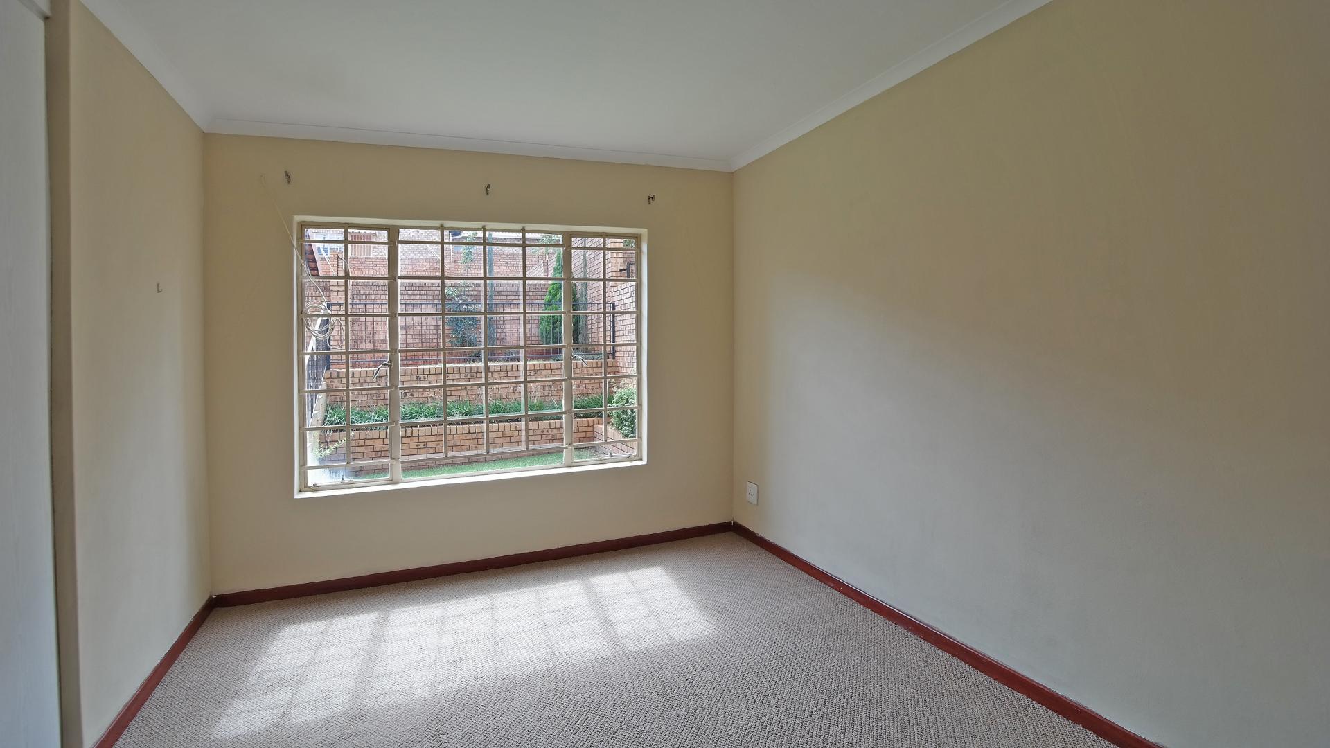Main Bedroom - 16 square meters of property in The Wilds Estate