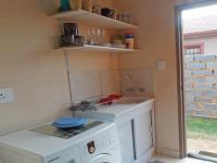 Kitchen - 8 square meters of property in Klippoortjie AH