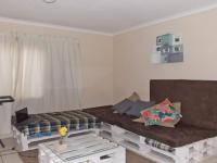 Lounges - 24 square meters of property in Klippoortjie AH