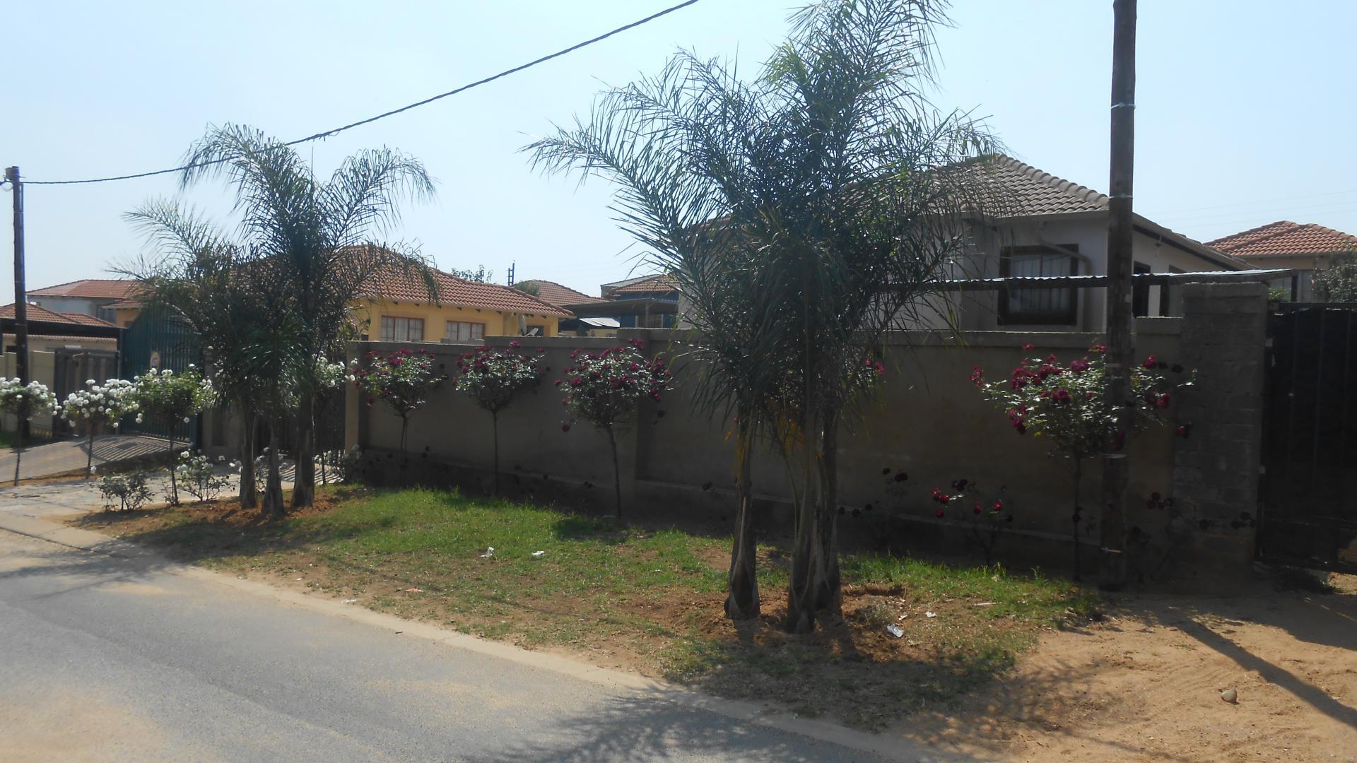 Front View of property in Cosmo City