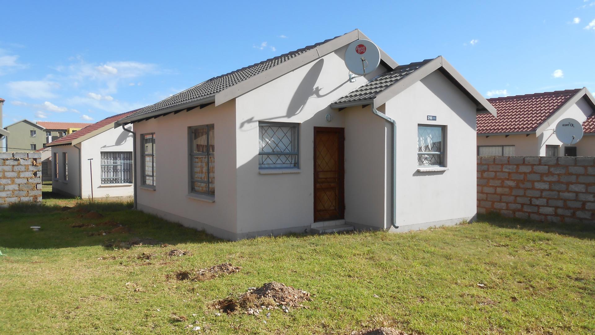 Front View of property in Roodepoort