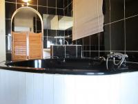 Main Bathroom - 12 square meters of property in Deneysville