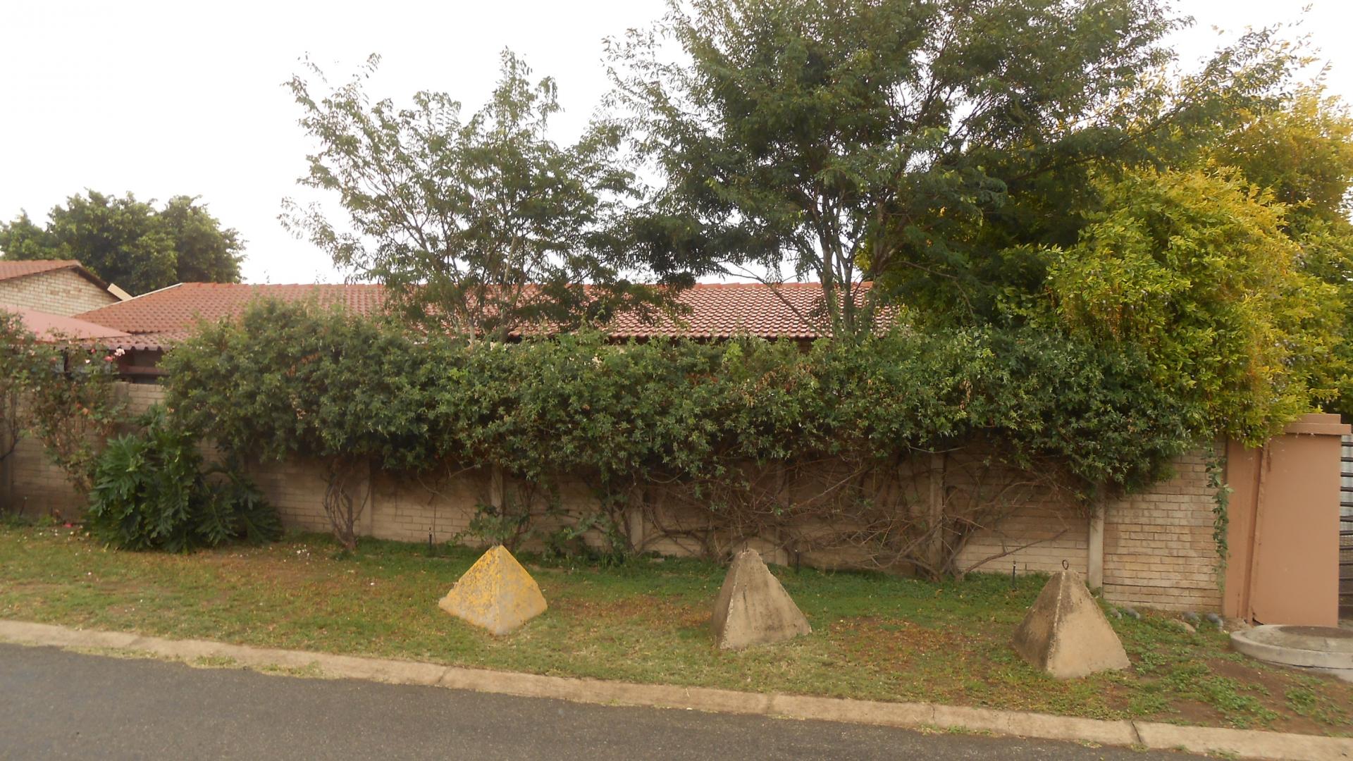 Front View of property in Waterval East