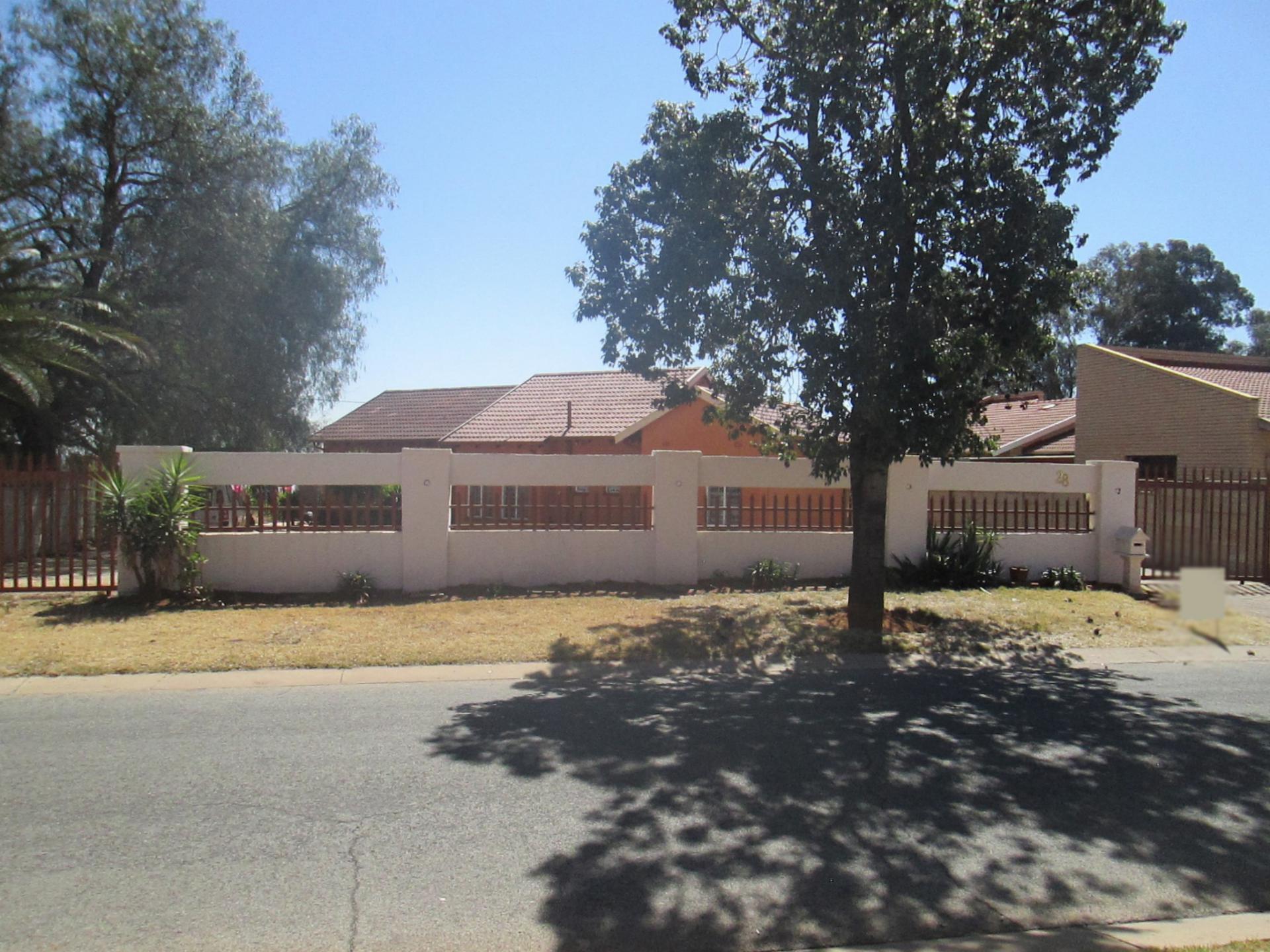 Front View of property in Klippoortjie AH