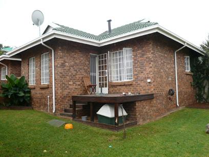 2 Bedroom Simplex for Sale For Sale in Garsfontein - Private Sale - MR14210