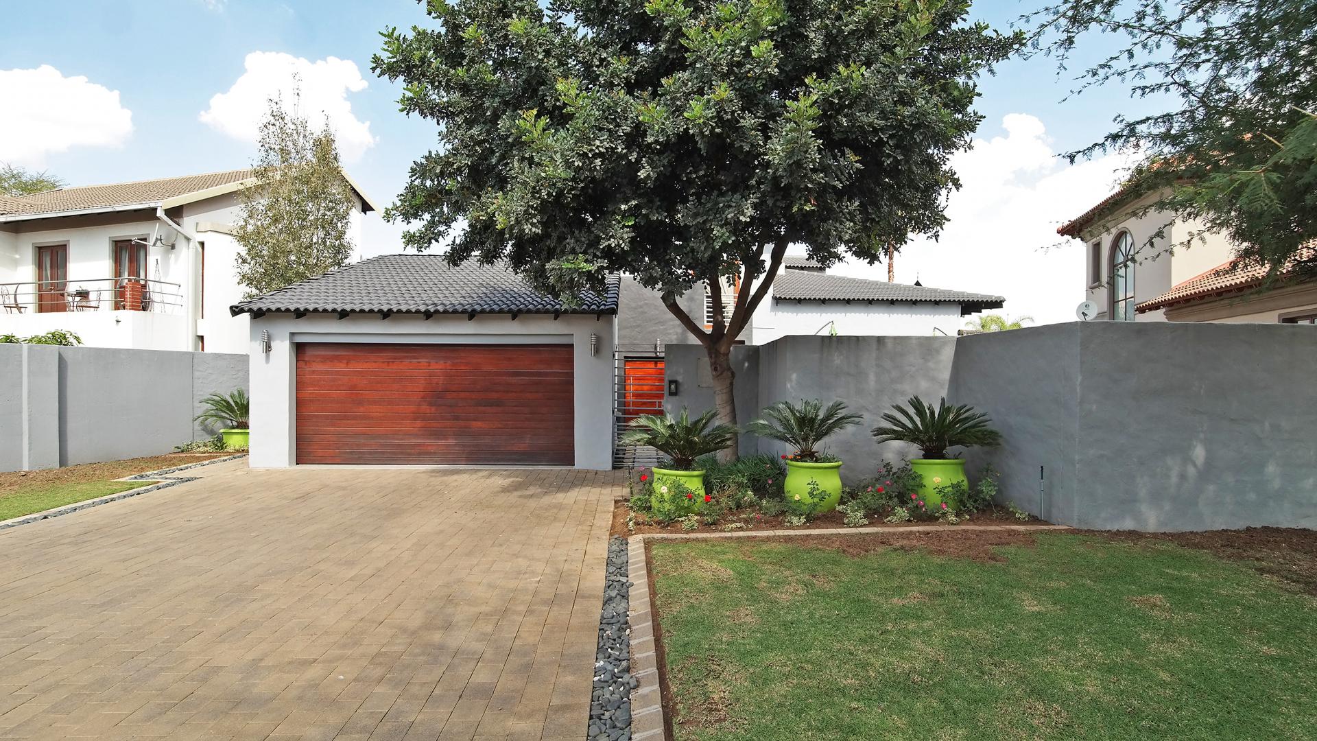 Front View of property in Silver Lakes Golf Estate