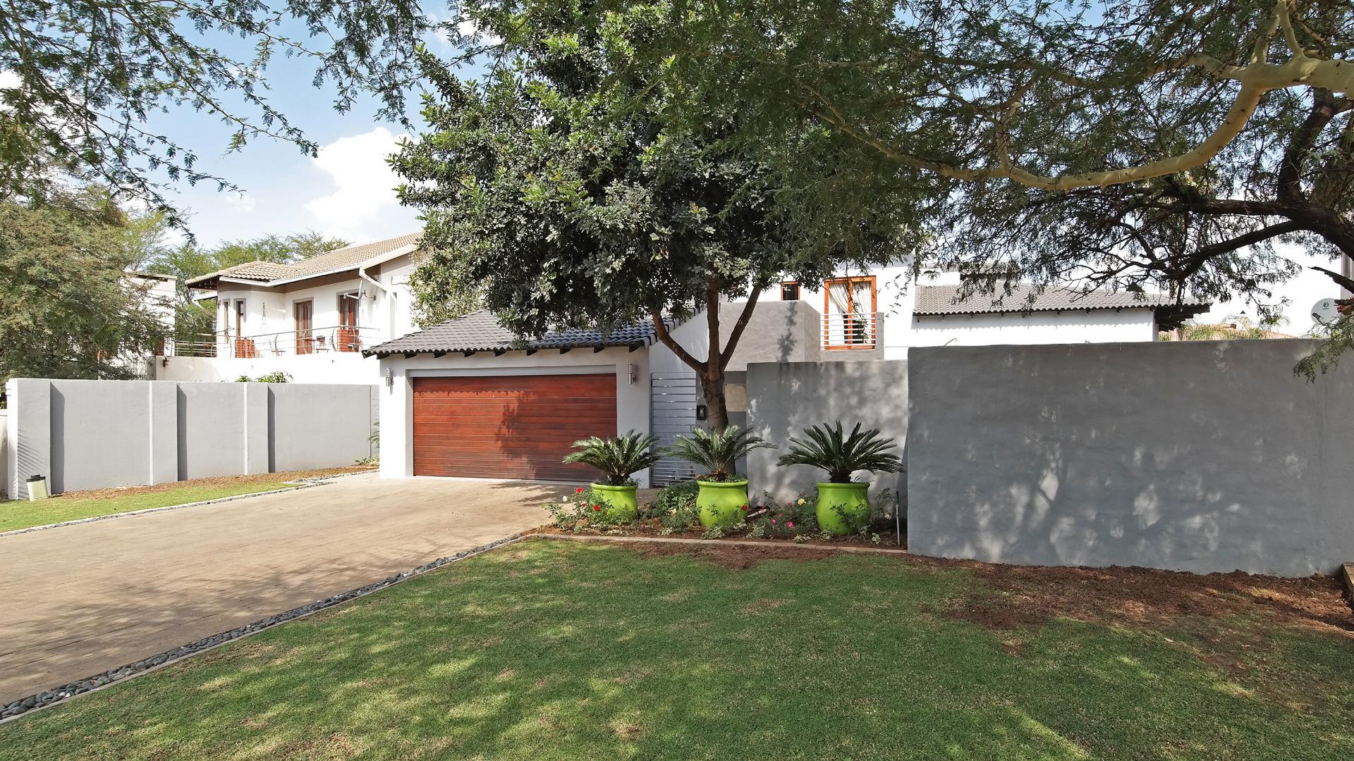 Front View of property in Silver Lakes Golf Estate