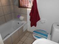 Main Bathroom - 5 square meters of property in Dawn Park