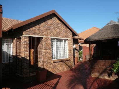 2 Bedroom House for Sale For Sale in Rooihuiskraal - Home Sell - MR14228