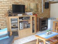 Lounges - 26 square meters of property in Noordheuwel