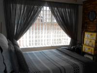 Bed Room 1 - 15 square meters of property in Noordheuwel