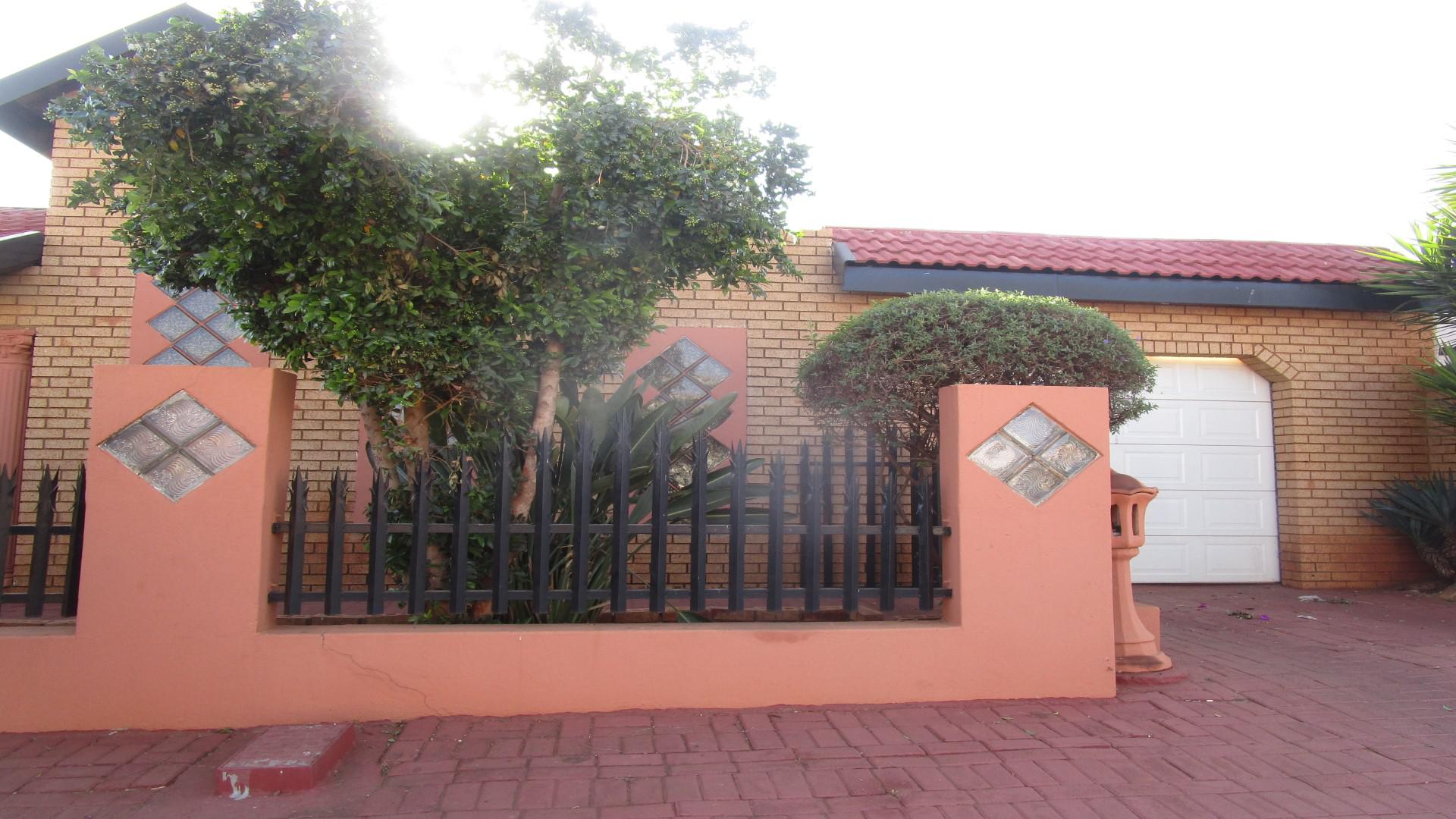 Front View of property in Lenasia South