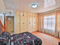 Main Bedroom - 31 square meters of property in Lenasia South