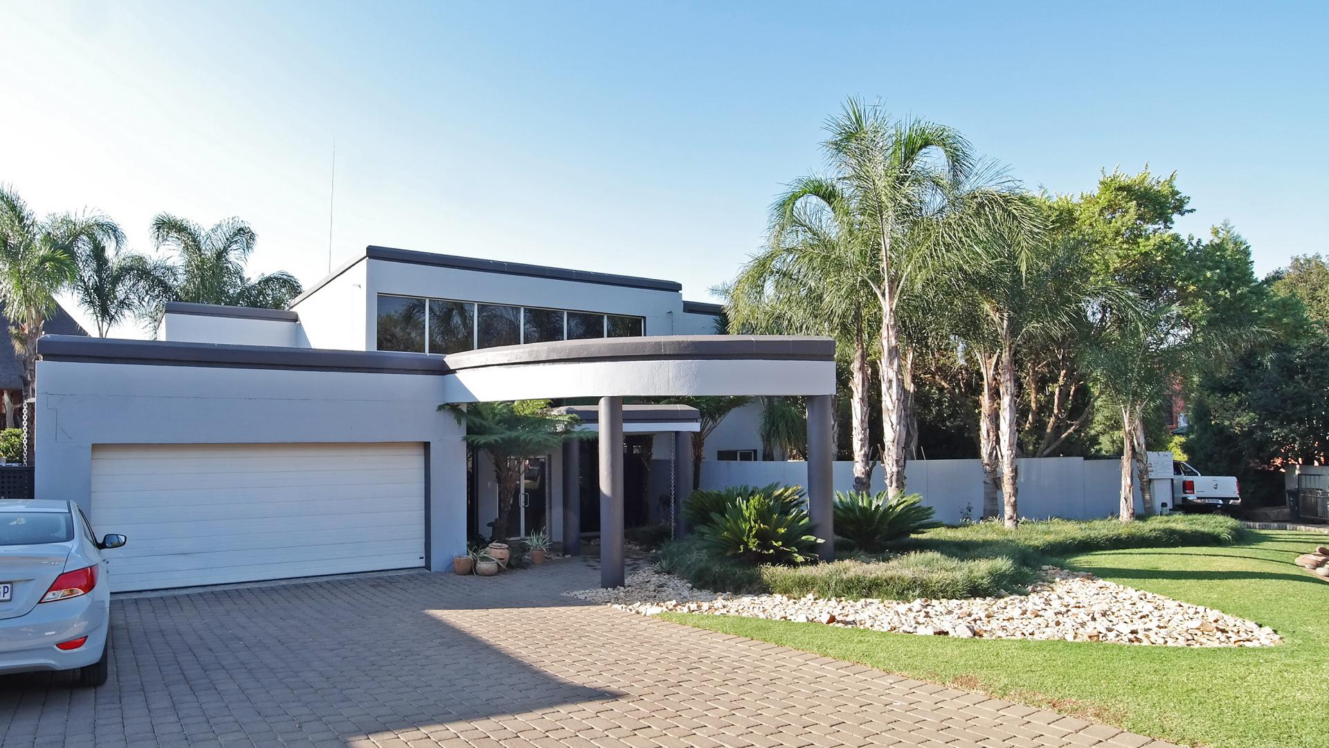 Front View of property in Silver Lakes Golf Estate