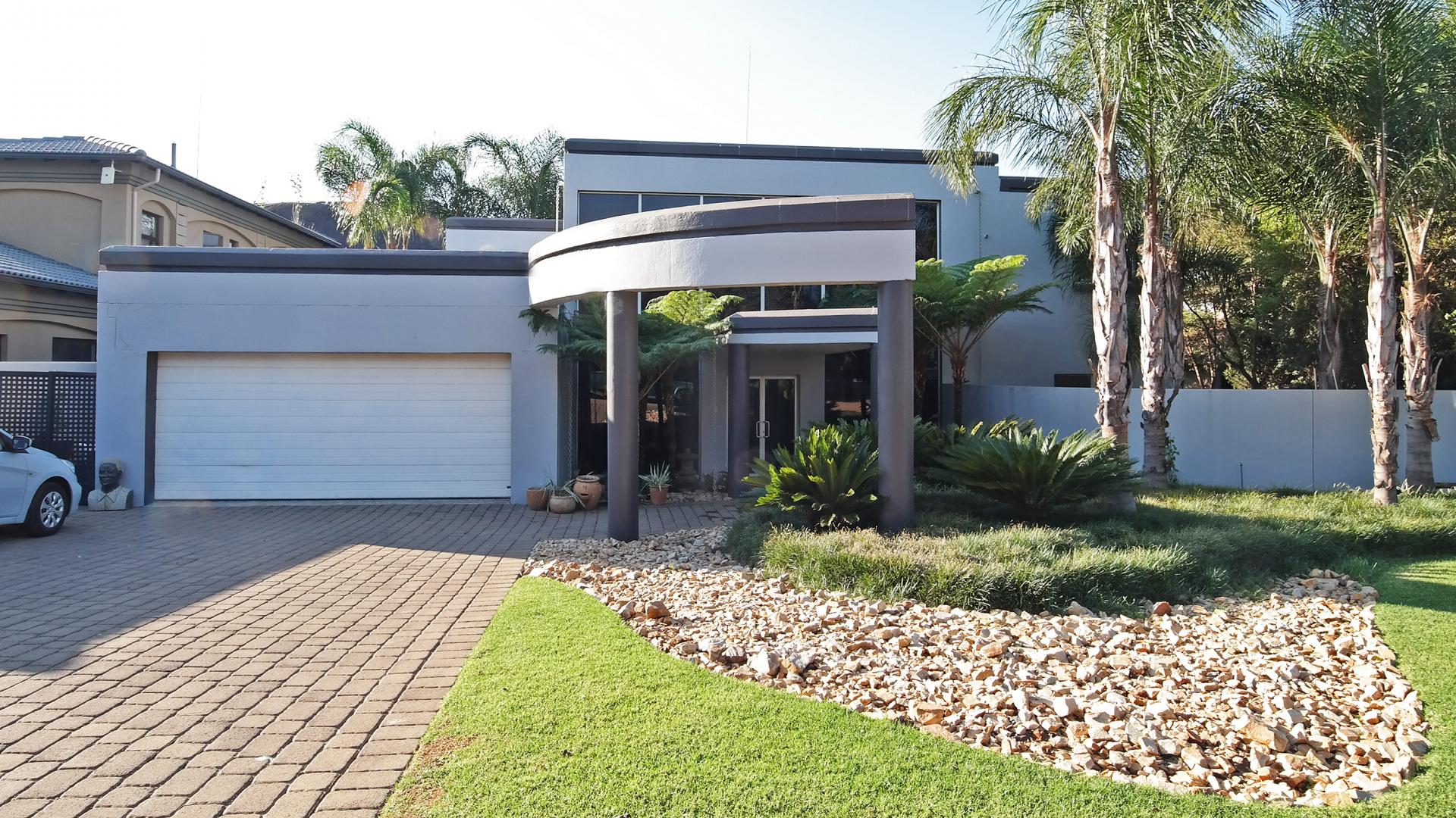 Front View of property in Silver Lakes Golf Estate