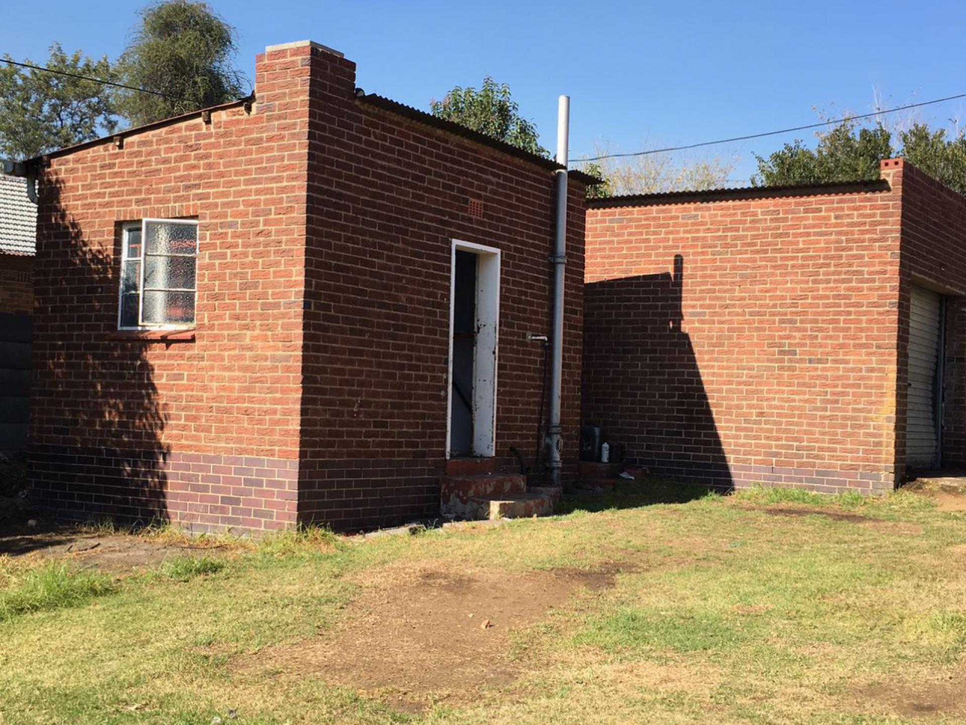 Front View of property in Evander