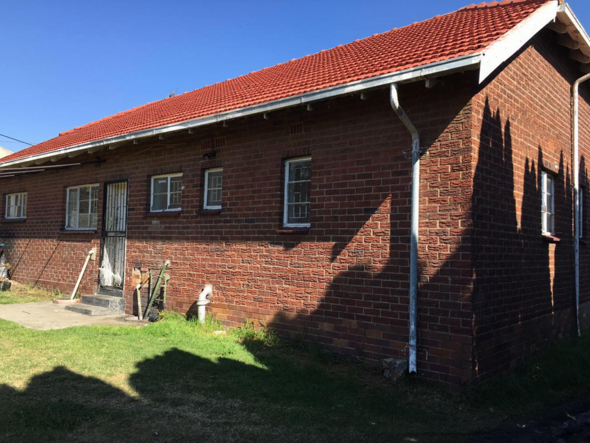 Front View of property in Evander